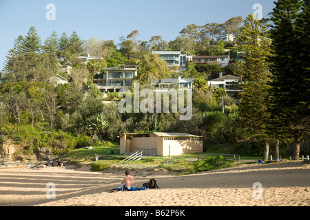 Whale Beach in Sydney mit waterfront Homes, Australien Stockfoto