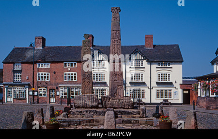 Sächsischen Kreuze, Marktplatz, Sandbach, Cheshire, England, UK Stockfoto