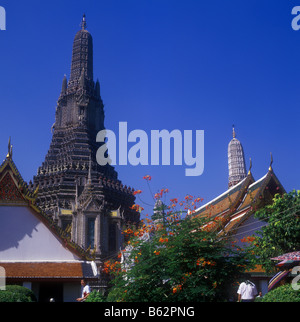 Der buddhistische Tempel der Morgenröte in Bangkok steht am Westufer des Chao Phraya River Stockfoto