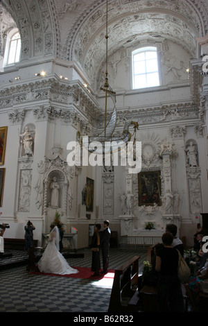 Trauung in der St. Peter und St. Paul Kirche, Vilnius, Litauen Stockfoto