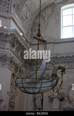 Lampe in der Peter- und Paulskirche, Vilnius, Litauen Stockfoto