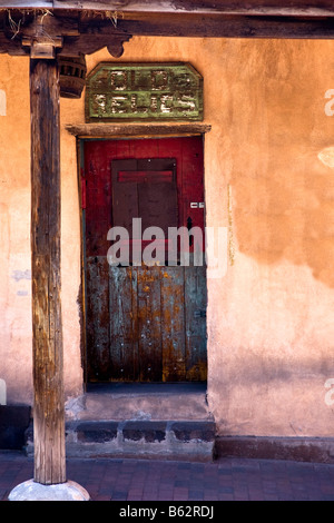 Rote Tür, Santa Fe in New Mexico, USA
