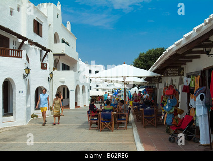 Geschäfte und Cafe, Binibequer Vell, Menorca, Balearen, Spanien Stockfoto