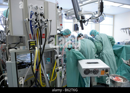 Team von Chirurgen, die Durchführung von bypass-Operation, Reykjavik, Island Stockfoto
