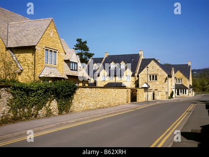 UK England Gloucestershire Broadway Cotswolds neue Häuser gebaut in Cotswold Stone Stockfoto