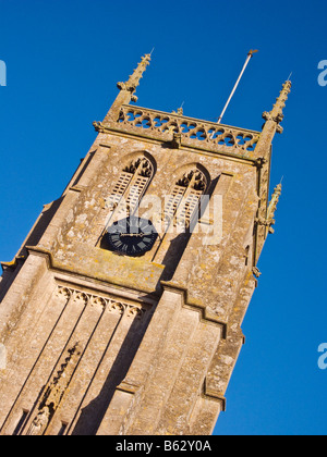 Einhändige Uhr am Kirchturm in Colerne, Wiltshire England Großbritannien Stockfoto