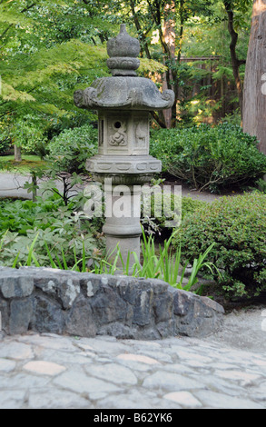 Asiatische Laterne im japanischen Garten, Seattle, Washington, USA, USA, Nordamerika Stockfoto