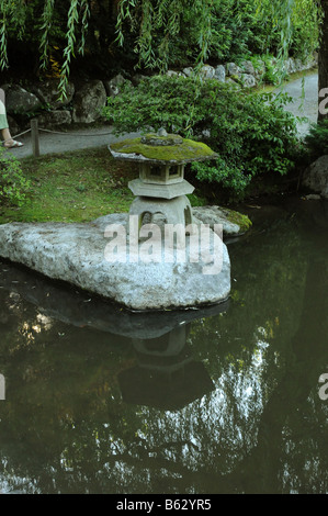 Asiatische Steinlaterne, japanischer Garten, Seattle Stockfoto