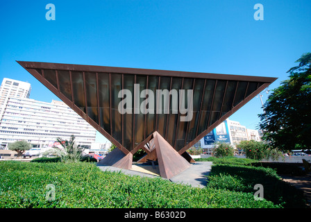 Israel Tel Aviv Holocaust Gedenkstätte Skulptur auf dem zentralen Platz von Tel-Aviv-Rabin-Platz von Yigal Tumarkin Stockfoto