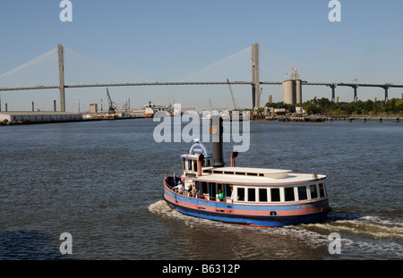Fähre der Savannah River Georgia America USA und Straße Brücke Stockfoto