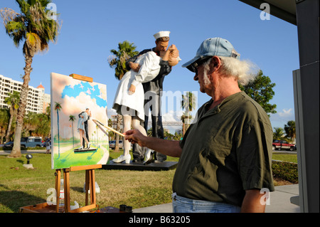 Künstler malen Statue namens Unconditional Surrender Sarasota Bayfront Park Stockfoto