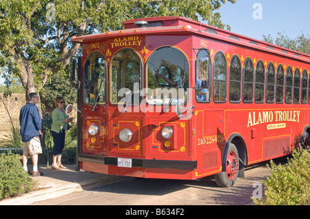 San Antonio, Alamo Trolley Tourbus Abholer auf The Mission Trail Stockfoto