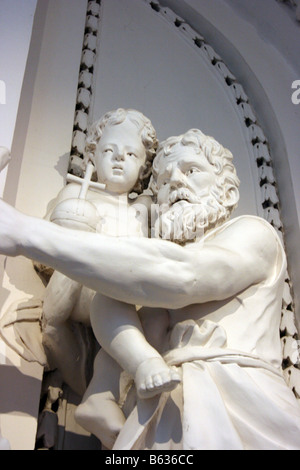 Statue in der Peter- und Paulskirche, Vilnius, Litauen Stockfoto