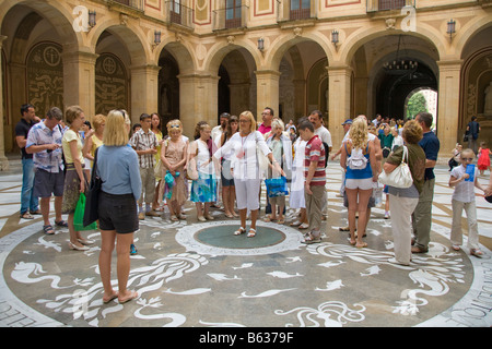 Menschen besuchen Montserrat Basilika und Kloster Montserrat, in der Nähe von Barcelona, Spanien Stockfoto