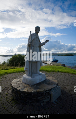 Statue des Hl. Patrick am Ufer des Lough Derg, County Donegal, Irland. Stockfoto