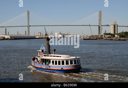 Fähre der Savannah River Georgia America USA und Straße Brücke Stockfoto