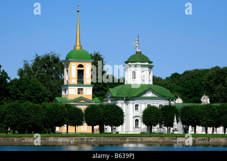 18. jahrhundert Erlöser Kirche und Glockenturm Kuskowo Immobilien in Moskau, Russland Stockfoto