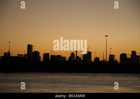 Silhouette der Gebäude an der Uferpromenade, Miami, Miami-Dade County, Florida, USA Stockfoto