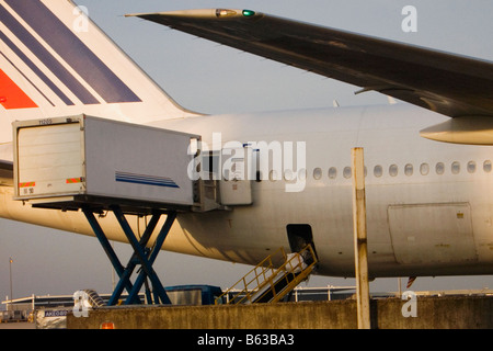 Deck laden in einem Flugzeug, Paris, Ile de France, Frankreich Stockfoto