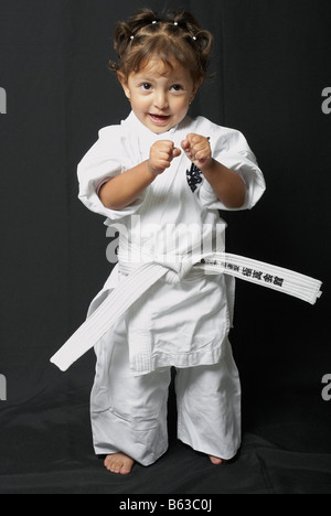 Mädchen üben karate Stockfoto