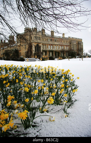 Castle Ashby an einem verschneiten Tag im Frühling Stockfoto