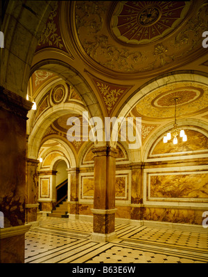 ein Farbe Farbe Bild eines Teils des Innenraums von Glasgow City Chambers Stockfoto