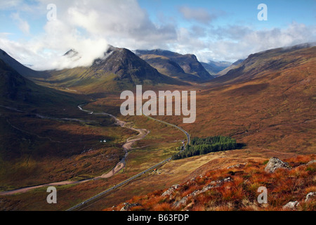 Blick nach Westen hinunter Glen Coe von Beinn ein Chrulaiste Stockfoto