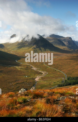 Blick nach Westen hinunter Glen Coe von Beinn ein Chrulaiste Stockfoto