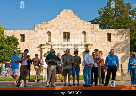 San Antonio Missionen, Touristen in The Alamo (AKA Mission San Antonio de Valero), State Historic Site Stockfoto