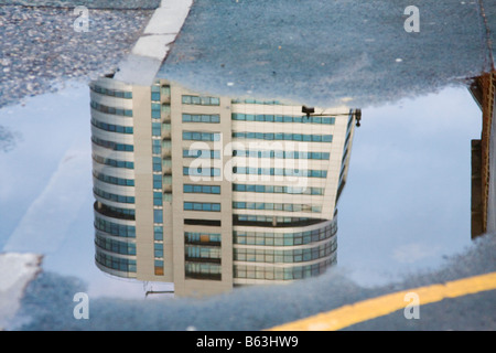 Bridgewater Ort spiegelt sich im Wasser Zentrum von Leeds UK Stockfoto