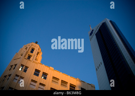 Alt- und Neubau stehen nebeneinander im späten Nachmittag Licht. Perth, Western Australia, Australia Stockfoto