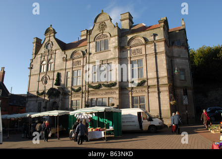 Markt und Rathaus in Oswestry Shropshire Stockfoto