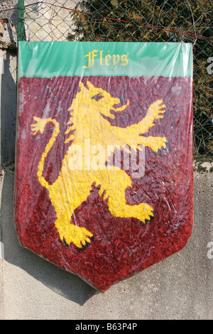 Schild aus Papier Blumen Dekoration. St Vincent Chablis. Vertikale. 50627 Chablis2005 Stockfoto