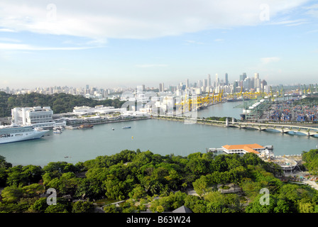 EIN BLICK AUF SINGAPUR VON CARLSBERG TURM IN SENTOSA Stockfoto