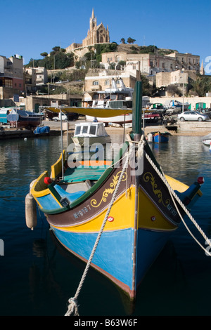 Traditionellen Fischerboot im Hafen von Mgarr auf Gozo, Malta. Stockfoto