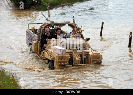 Special Air Service SAS Land Rover Eintauchen ins Wasser Registrierungsnummer AHA 675B gebaut auf einem Serie IIA-Modell oft als Stockfoto