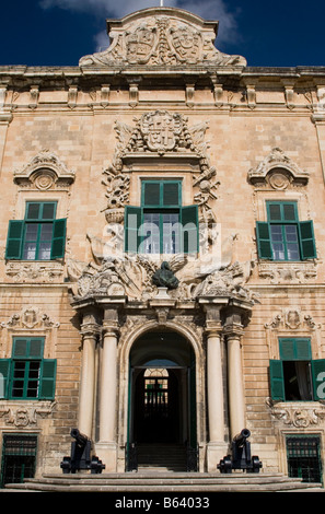 Die Fassade des Auberge de Castille in Valletta, Malta. Stockfoto