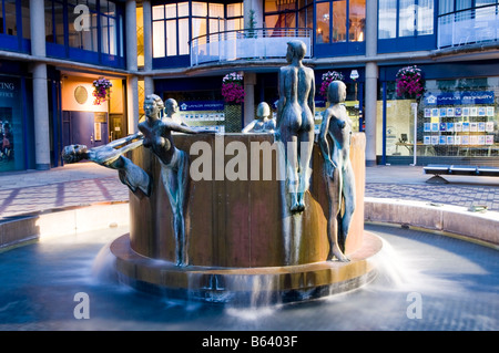 Brunnen in Kupfer Zeile Brauerei-Square, Shad Thames, London, England, Vereinigtes Königreich Stockfoto