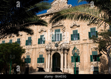 Die Fassade des Auberge de Castille in Valletta, Malta. Stockfoto