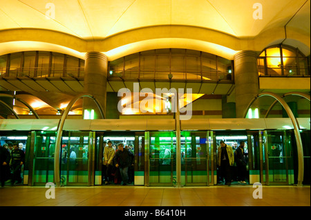 METEOR U-BAHN BIBLIOTHEQUE STATION PARIS FRANKREICH Stockfoto