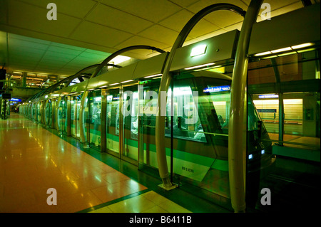 METEOR U-BAHN COUR SAINT EMILION STATION PARIS FRANKREICH Stockfoto