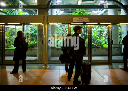 METEOR U-BAHN BIBLIOTHEQUE STATION PARIS FRANKREICH Stockfoto