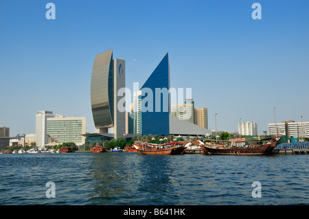 Die Emirates National Bank of Dubai, Creek Tower, Etisalat, die Industrie- und Handelskammer am Dubai Creek, Deira VAE Stockfoto