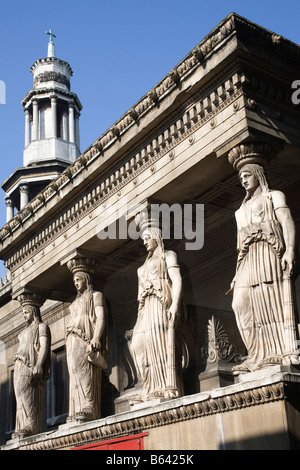 Karyatiden auf Außenseite der Kirche von St Pancras Bloomsbury. London, England, Vereinigtes Königreich Stockfoto