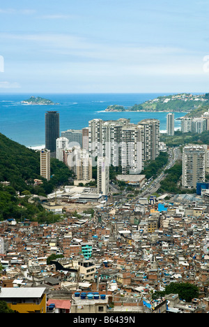 Blick von der Spitze des Rocinha - der größten Favela / slum in Rio De Janeiro, Brasilien Stockfoto