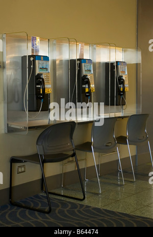 Sprechstellen warten schweigend Benutzer im Handy-Zeitalter Stockfoto