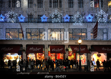 Hamleys Spielzeug speichern Regent Street mit Weihnachtsbeleuchtung Stockfoto