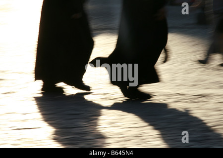 Schatten Priester auf Straße in Rom, Italien Stockfoto