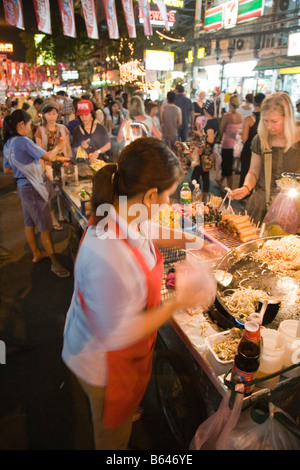 Imbiss-Stand in der Khao San Road, Bangkok, Thailand Stockfoto