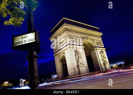 Frankreich, Paris, Arc de Triomphe. Dämmerung Stockfoto